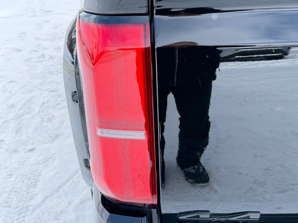 2025 Toyota Tacoma ** MC FLY EDITION ** 13 000 $ AJOUTS / RACK ARRIÈRE / LUMIERES / LIFT KIT / PNEUS ET MAGS HORS ROUTE in Thetford Mines, Quebec - 25 - w1024h768px