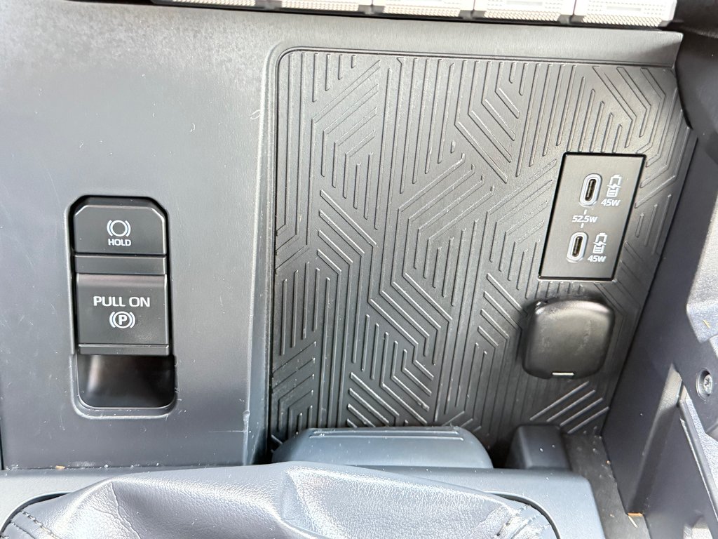 2025 Toyota Tacoma ** MC FLY EDITION ** 13 000 $ AJOUTS / RACK ARRIÈRE / LUMIERES / LIFT KIT / PNEUS ET MAGS HORS ROUTE in Thetford Mines, Quebec - 50 - w1024h768px