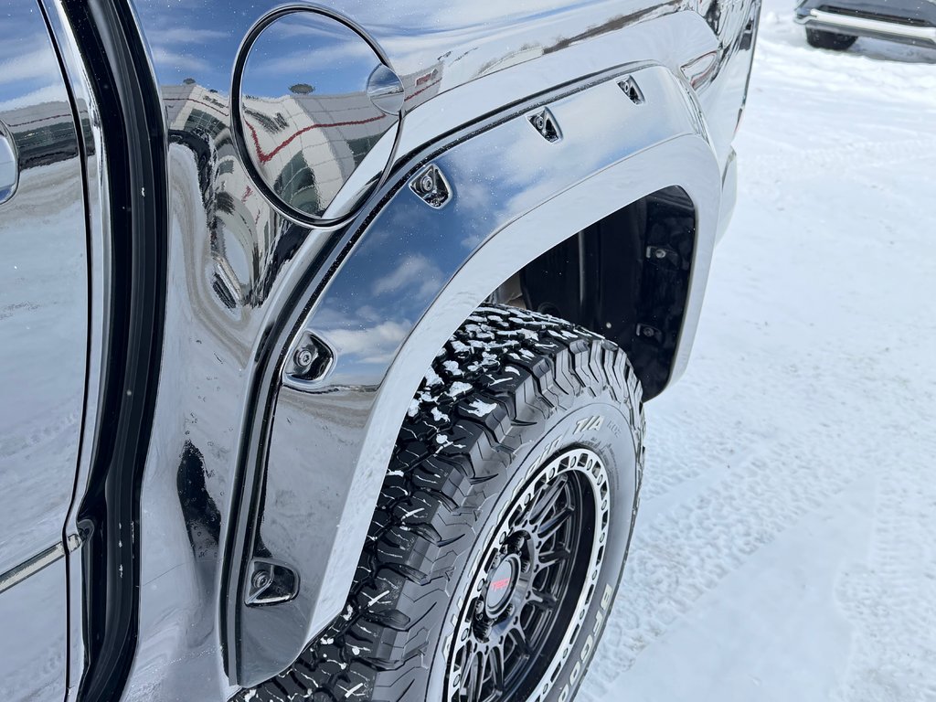 2025 Toyota Tacoma ** MC FLY EDITION ** 13 000 $ AJOUTS / RACK ARRIÈRE / LUMIERES / LIFT KIT / PNEUS ET MAGS HORS ROUTE in Thetford Mines, Quebec - 23 - w1024h768px