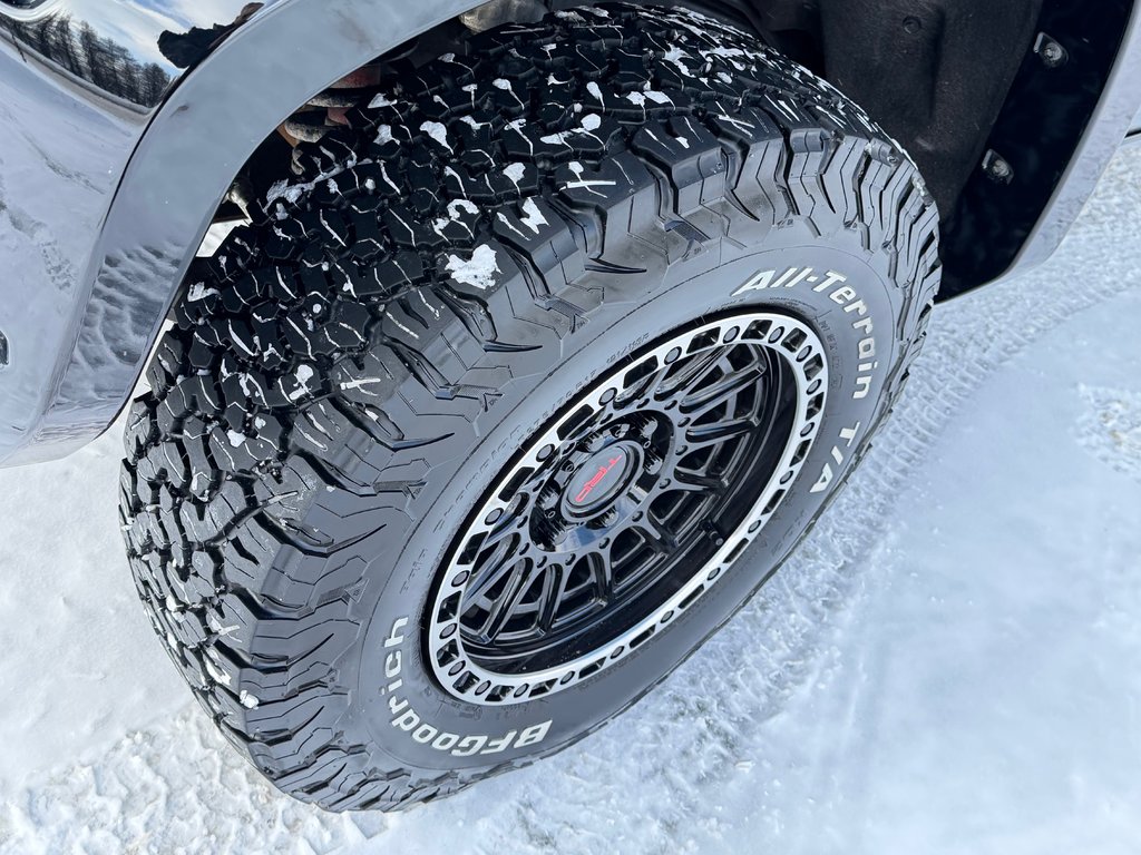 2025 Toyota Tacoma ** MC FLY EDITION ** 13 000 $ AJOUTS / RACK ARRIÈRE / LUMIERES / LIFT KIT / PNEUS ET MAGS HORS ROUTE in Thetford Mines, Quebec - 13 - w1024h768px