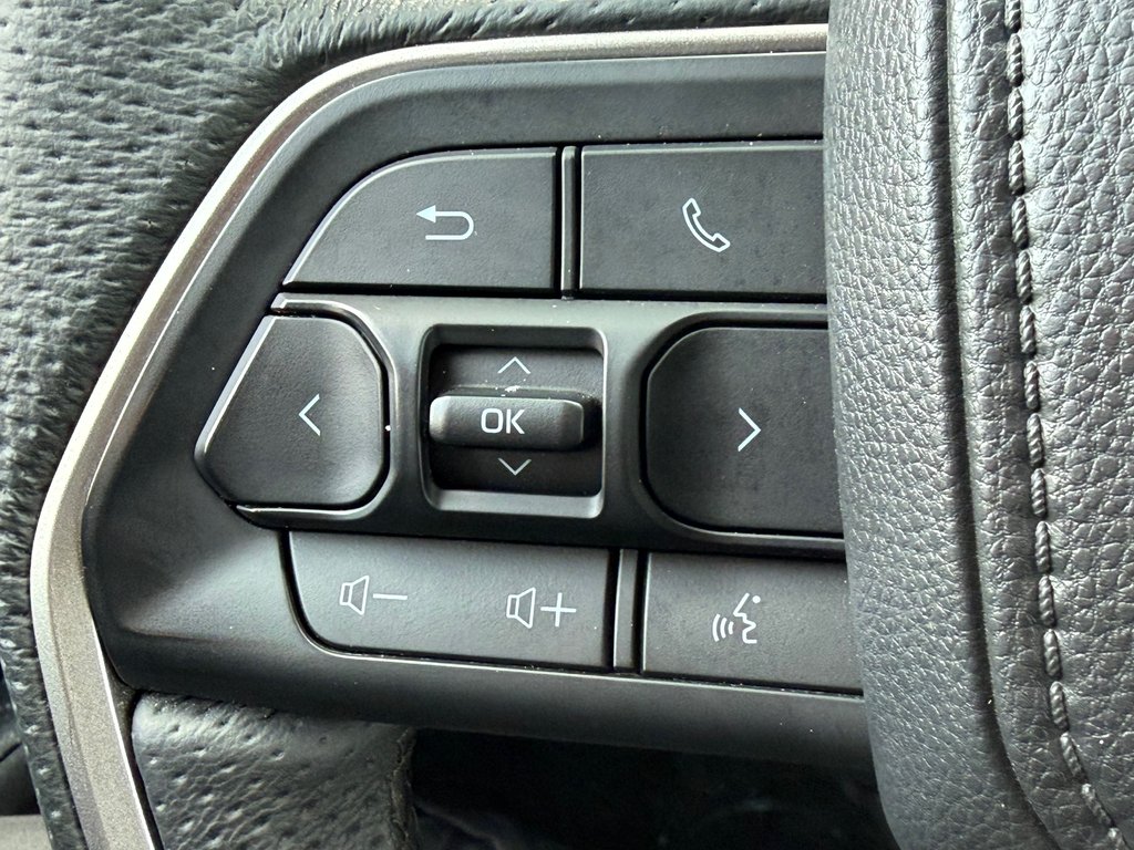 2025 Toyota Tacoma ** MC FLY EDITION ** 13 000 $ AJOUTS / RACK ARRIÈRE / LUMIERES / LIFT KIT / PNEUS ET MAGS HORS ROUTE in Thetford Mines, Quebec - 39 - w1024h768px