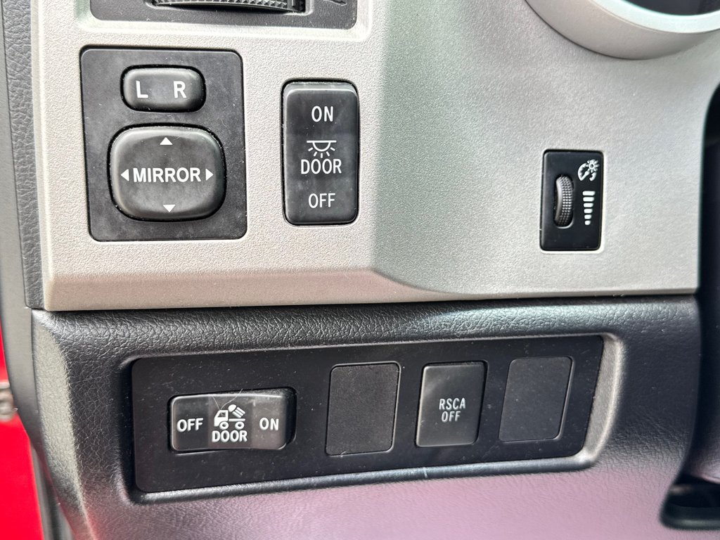 Toyota Tundra DOUBLE CAB SR5 4,7 LITRES  / INSPECTÉ SÉCURITAIRE / SILENCIEUX NEUFS / FREINS MAINS NEUFS 2007 à Thetford Mines, Québec - 33 - w1024h768px