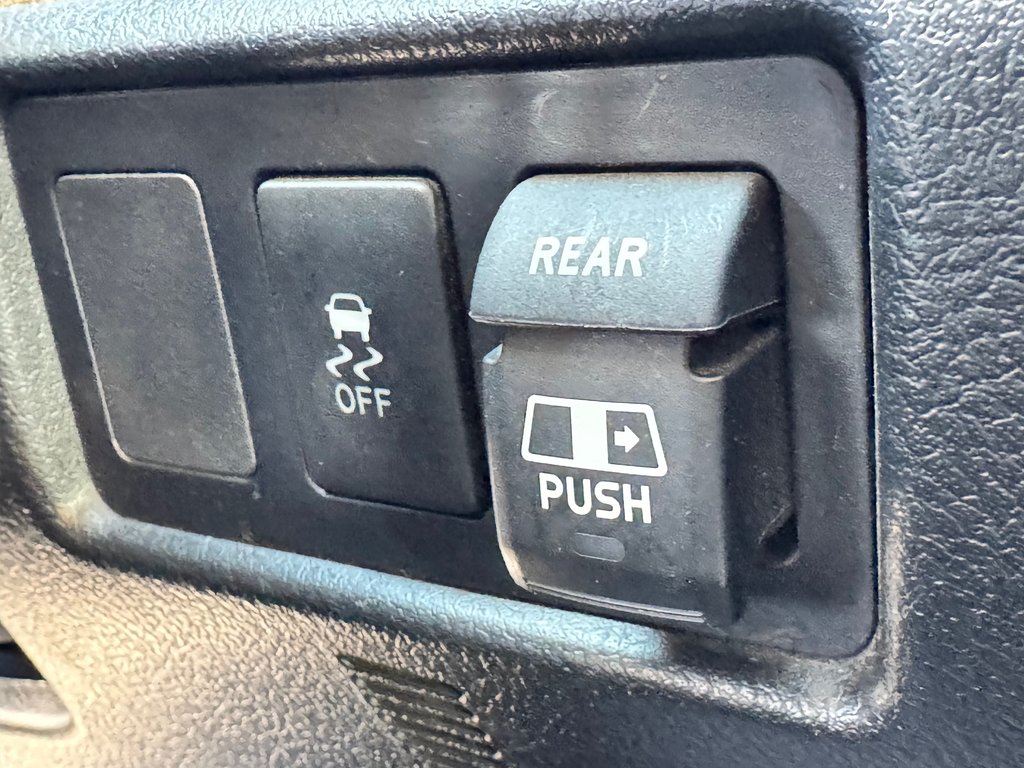 Toyota Tundra DOUBLE CAB / 5,7 / 4X4 /  INDESTRUCTIBLE !!! / 2012 à Thetford Mines, Québec - 46 - w1024h768px