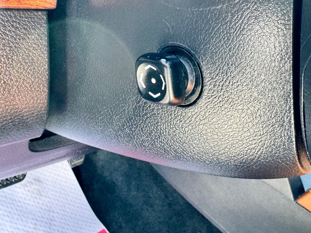 2017 Toyota Tundra CREWMAX 1794 / RECONSTRUIT / AUCUN FINANCEMENT / in Thetford Mines, Quebec - 46 - w1024h768px