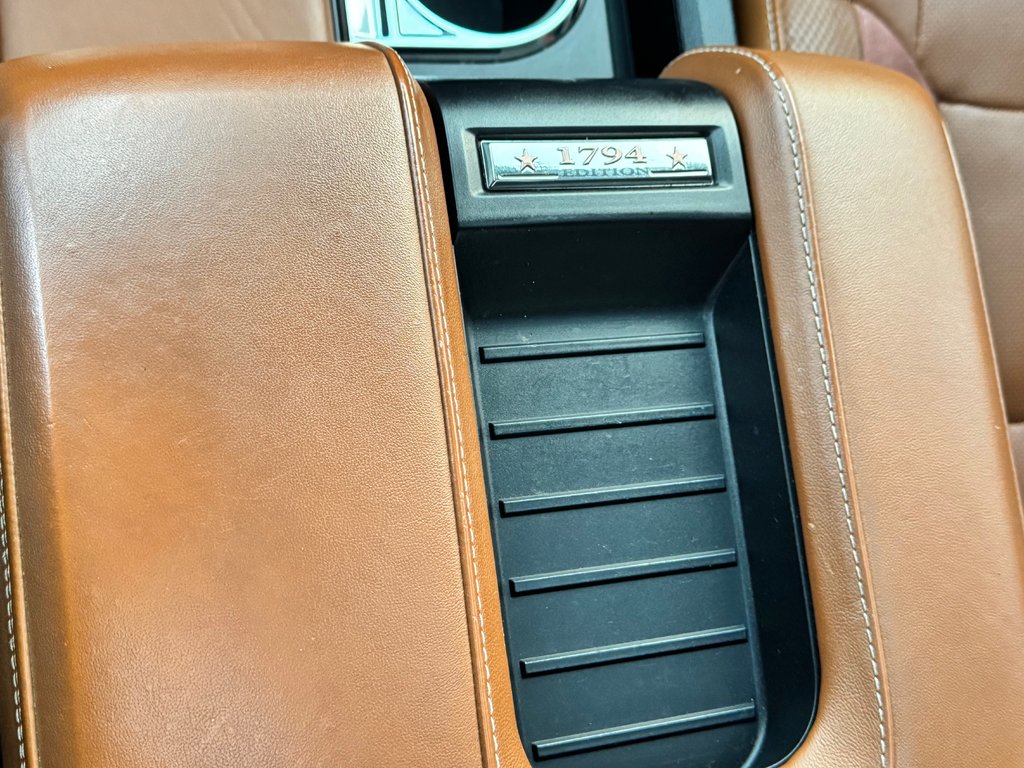 Toyota Tundra CREWMAX 1794 / RECONSTRUIT / AUCUN FINANCEMENT / 2017 à Thetford Mines, Québec - 60 - w1024h768px