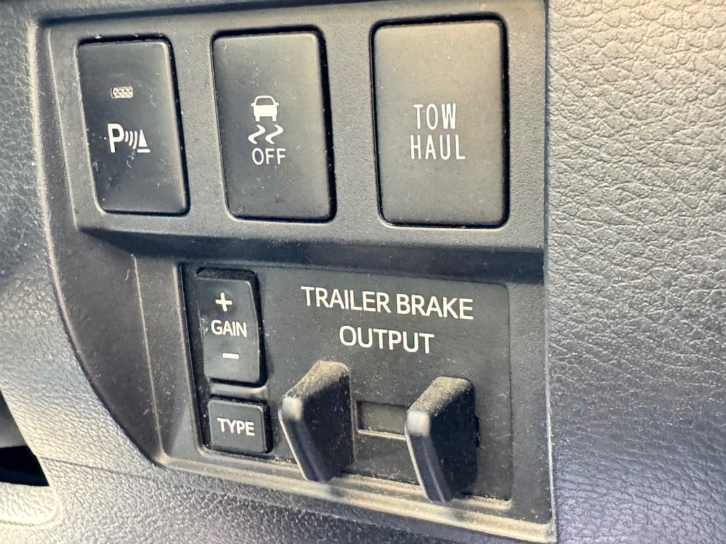 2017 Toyota Tundra CREWMAX 1794 / RECONSTRUIT / AUCUN FINANCEMENT / in Thetford Mines, Quebec - 59 - w1024h768px
