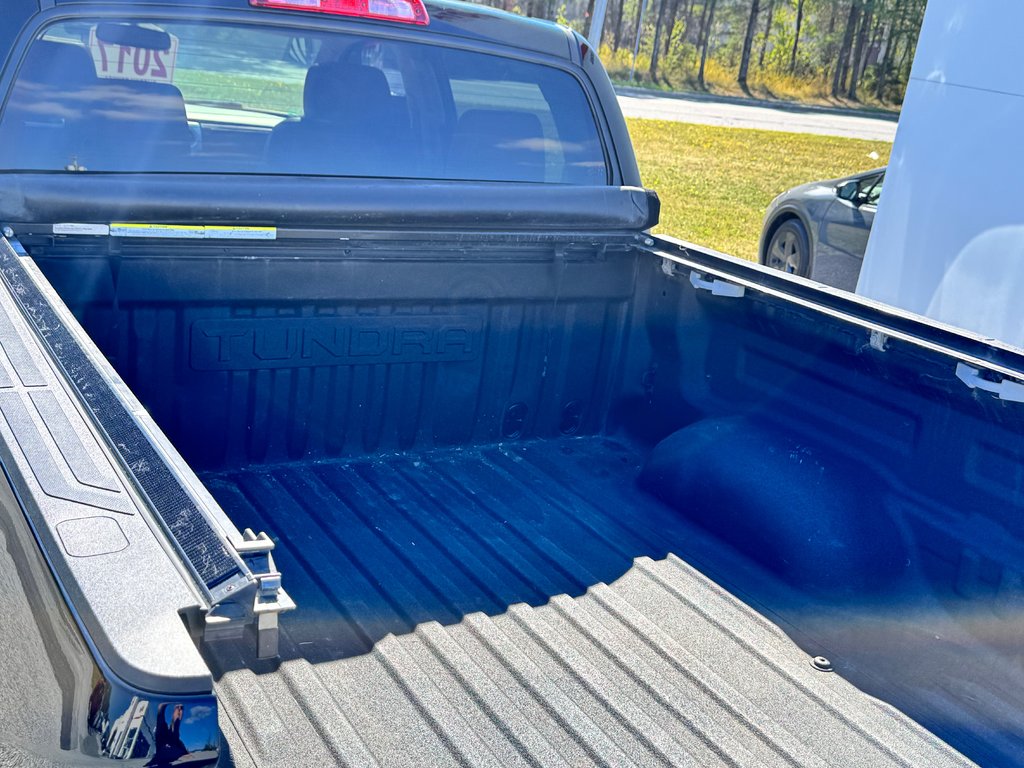 2017 Toyota Tundra CREWMAX 1794 / RECONSTRUIT / AUCUN FINANCEMENT / in Thetford Mines, Quebec - 83 - w1024h768px