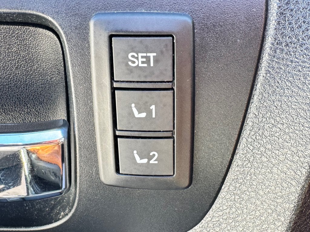 2017 Toyota Tundra CREWMAX 1794 / RECONSTRUIT / AUCUN FINANCEMENT / in Thetford Mines, Quebec - 34 - w1024h768px