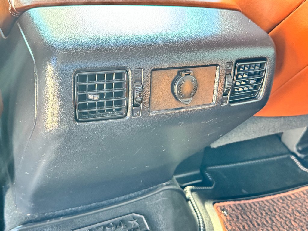 2017 Toyota Tundra CREWMAX 1794 / RECONSTRUIT / AUCUN FINANCEMENT / in Thetford Mines, Quebec - 78 - w1024h768px