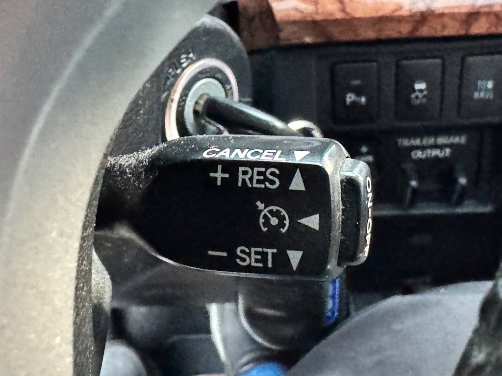 Toyota Tundra CREWMAX 1794 / RECONSTRUIT / AUCUN FINANCEMENT / 2017 à Thetford Mines, Québec - 48 - w1024h768px