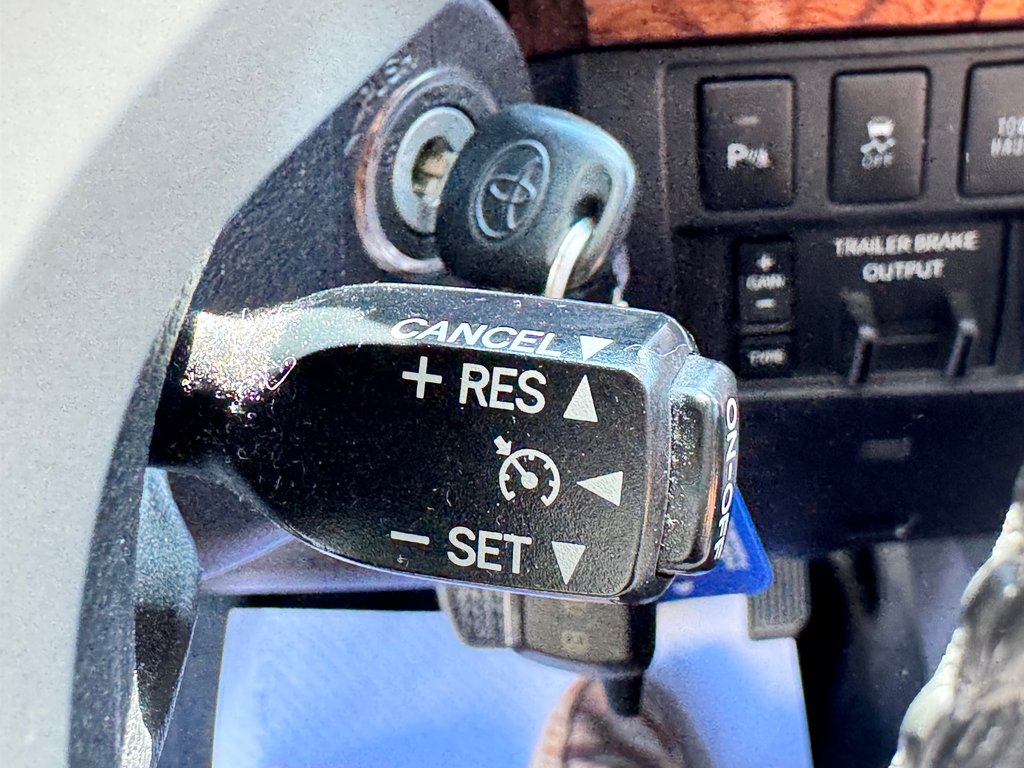2017 Toyota Tundra CREWMAX 1794 / RECONSTRUIT / AUCUN FINANCEMENT / in Thetford Mines, Quebec - 51 - w1024h768px