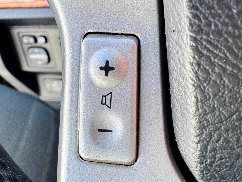 2017 Toyota Tundra CREWMAX 1794 / RECONSTRUIT / AUCUN FINANCEMENT / in Thetford Mines, Quebec - 48 - w1024h768px