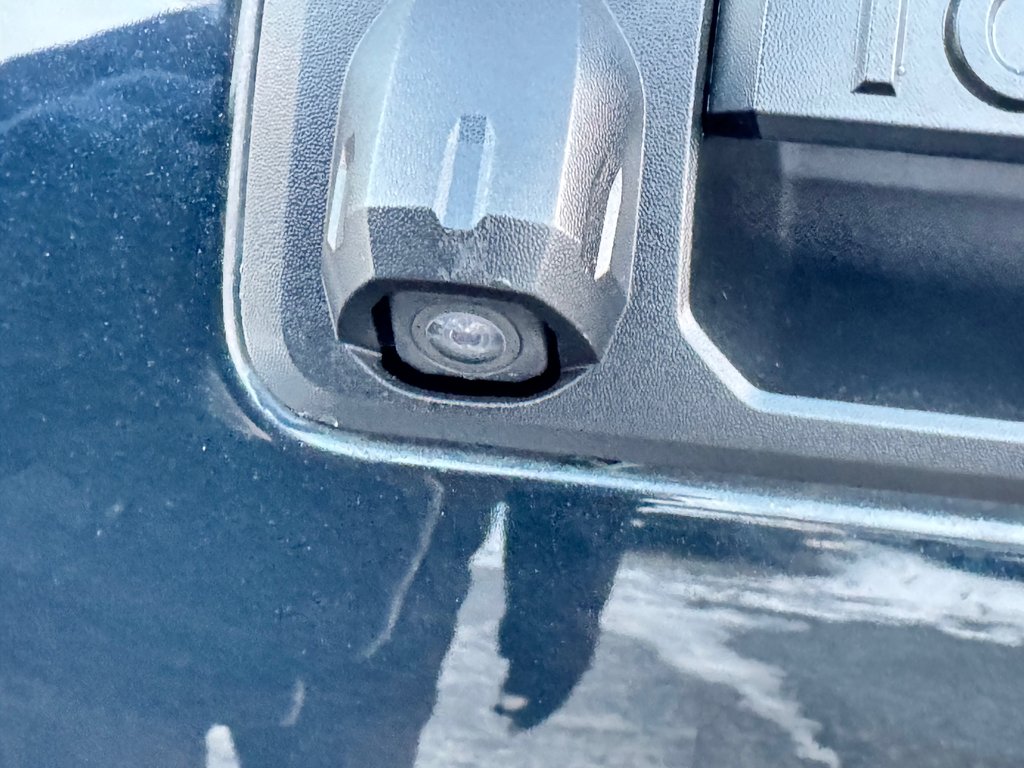 Toyota Tundra CREWMAX 1794 / RECONSTRUIT / AUCUN FINANCEMENT / 2017 à Thetford Mines, Québec - 25 - w1024h768px