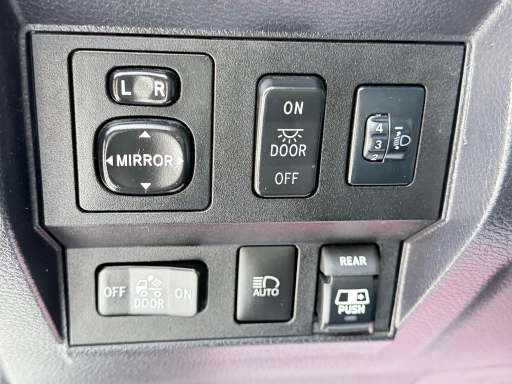 Toyota Tundra TRD OFF-ROAD / ENTRETENU AU POIL / INDESTRUCTIBLE 2018 à Thetford Mines, Québec - 32 - w1024h768px