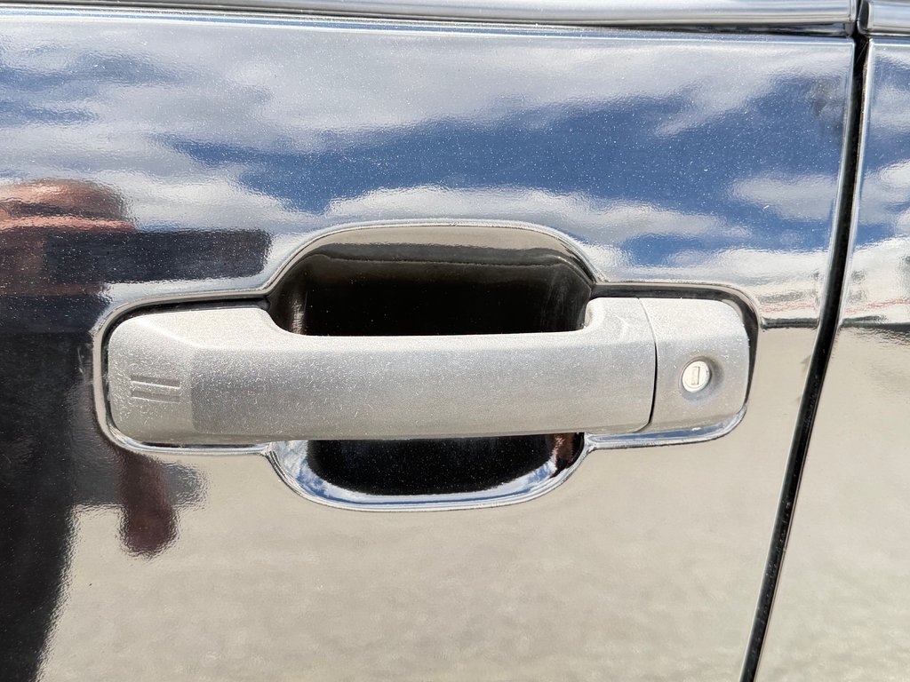 Toyota Tundra CREWMAX 5.7 / WRAP NOIR / BLEU EN DESSOUS / 2020 à Thetford Mines, Québec - 23 - w1024h768px