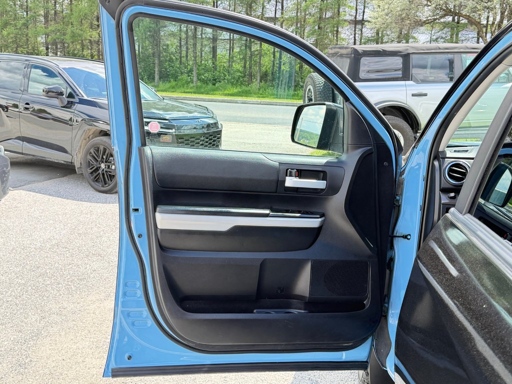 Toyota Tundra CREWMAX 5.7 / WRAP NOIR / BLEU EN DESSOUS / 2020 à Thetford Mines, Québec - 32 - w1024h768px