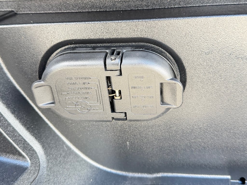 Toyota Tundra CREWMAX 5.7 / WRAP NOIR / BLEU EN DESSOUS / 2020 à Thetford Mines, Québec - 28 - w1024h768px