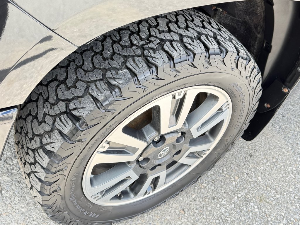 Toyota Tundra CREWMAX 5.7 / WRAP NOIR / BLEU EN DESSOUS / 2020 à Thetford Mines, Québec - 13 - w1024h768px