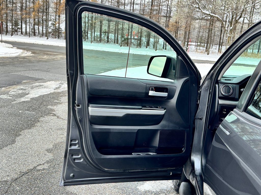 2021 Toyota Tundra DOUBLE CAB / SR5 / MARCHE PIED LINE X / TOILE BOIT in Thetford Mines, Quebec - 29 - w1024h768px