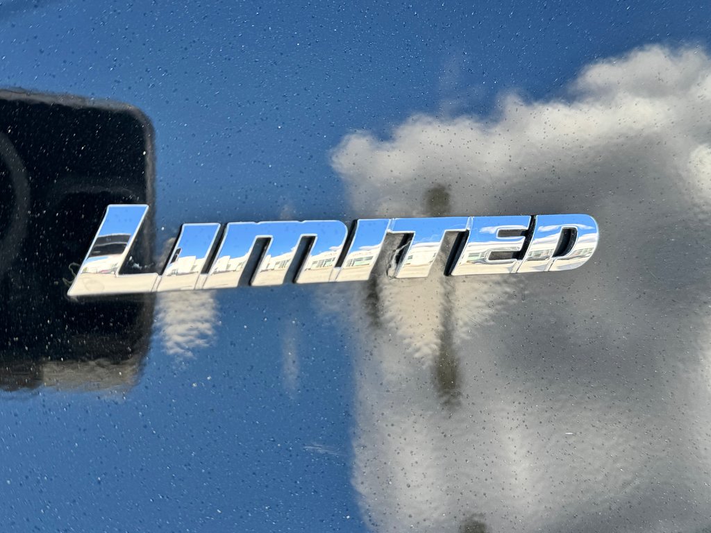 2022  Tundra LIMITED / DOUBLE CAB / PNEUS NEUF / CERTIFIE / WOW in Thetford Mines, Quebec - 23 - w1024h768px