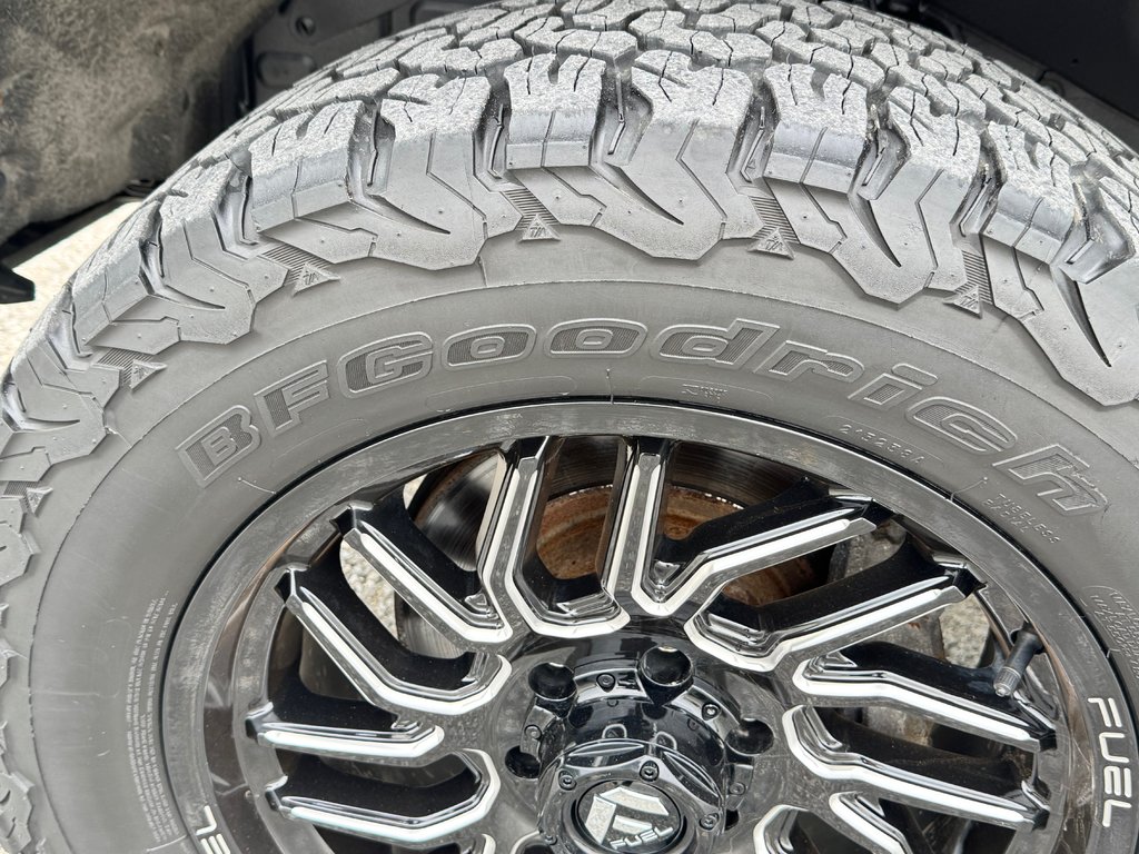 Toyota Tundra CAPSTONE HYBRID / LIFT KIT 3 / MAGS FUEL / BOITE DE FIBRE / PNEUS BF KO2 2022 à Thetford Mines, Québec - 18 - w1024h768px