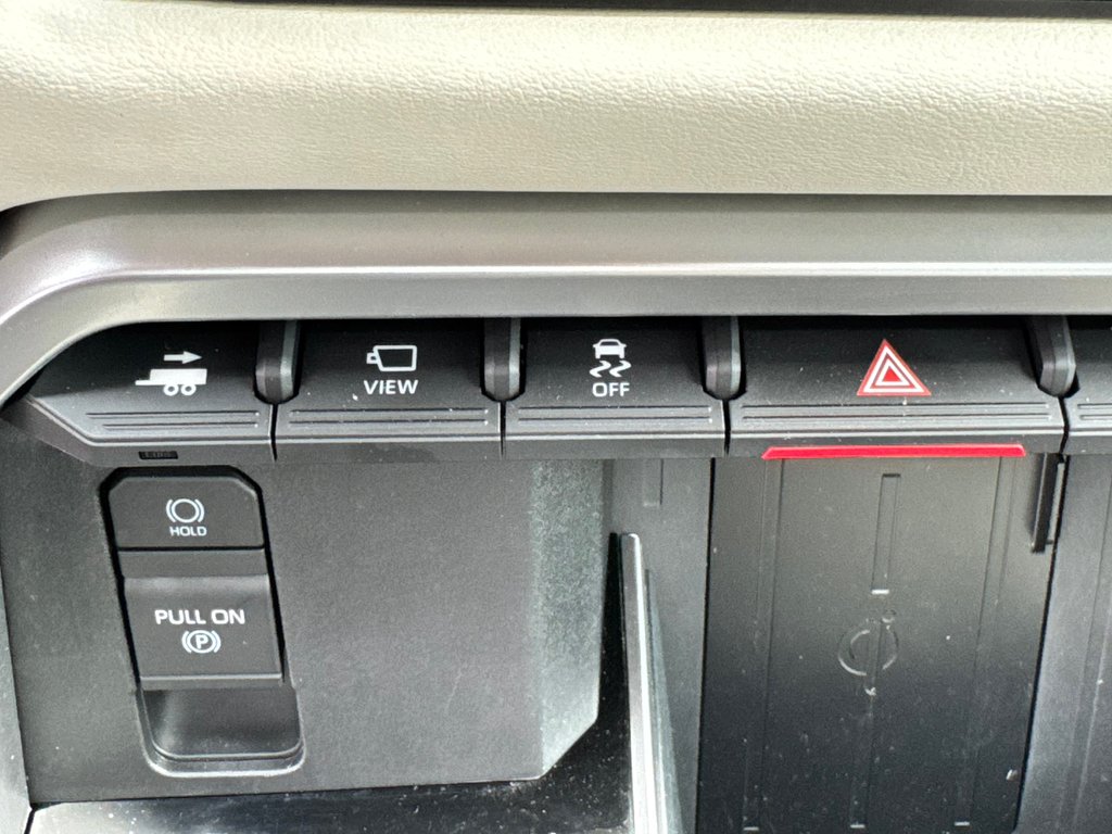 Toyota Tundra CAPSTONE HYBRID / LIFT KIT 3 / MAGS FUEL / BOITE DE FIBRE / PNEUS BF KO2 2022 à Thetford Mines, Québec - 52 - w1024h768px