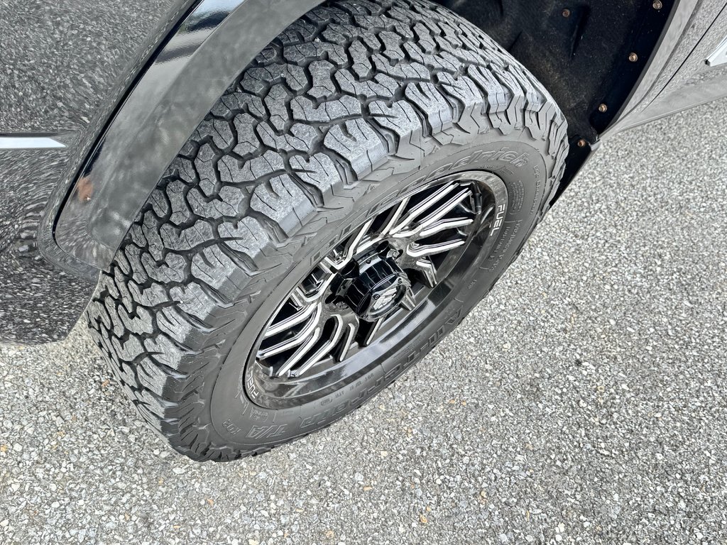 Toyota Tundra CAPSTONE HYBRID / LIFT KIT 3 / MAGS FUEL / BOITE DE FIBRE / PNEUS BF KO2 2022 à Thetford Mines, Québec - 16 - w1024h768px