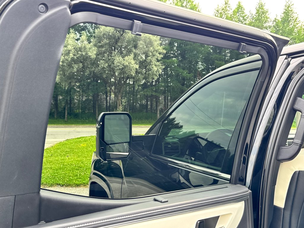 Toyota Tundra CAPSTONE HYBRID / LIFT KIT 3 / MAGS FUEL / BOITE DE FIBRE / PNEUS BF KO2 2022 à Thetford Mines, Québec - 83 - w1024h768px