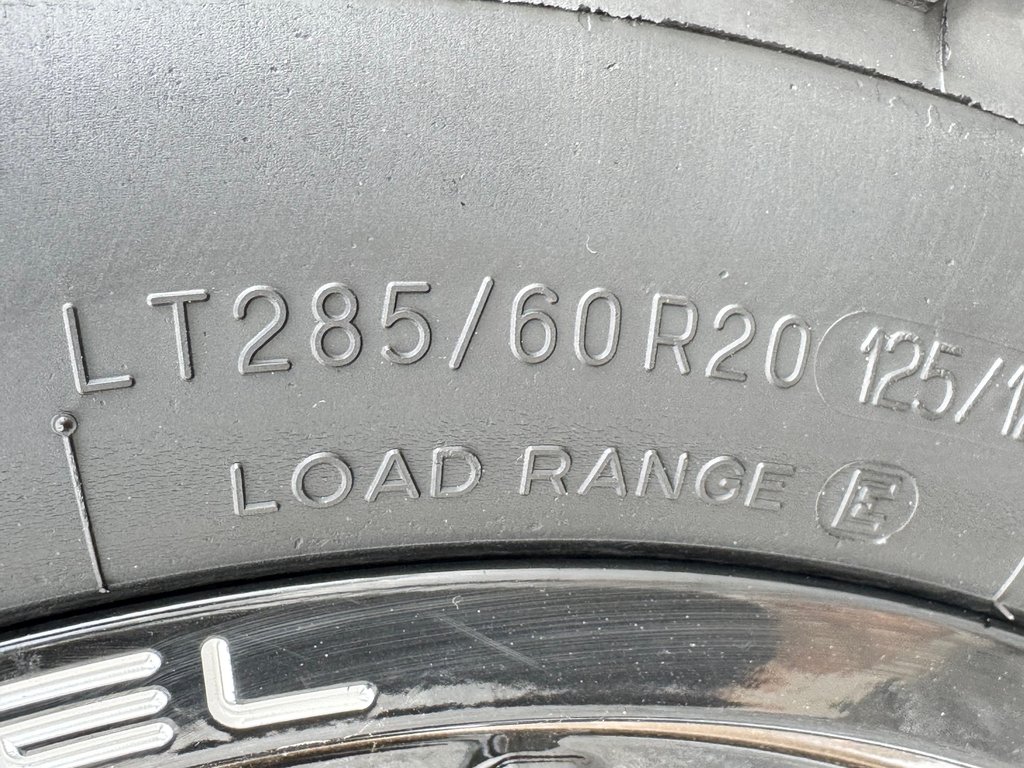 Toyota Tundra CAPSTONE HYBRID / LIFT KIT 3 / MAGS FUEL / BOITE DE FIBRE / PNEUS BF KO2 2022 à Thetford Mines, Québec - 19 - w1024h768px
