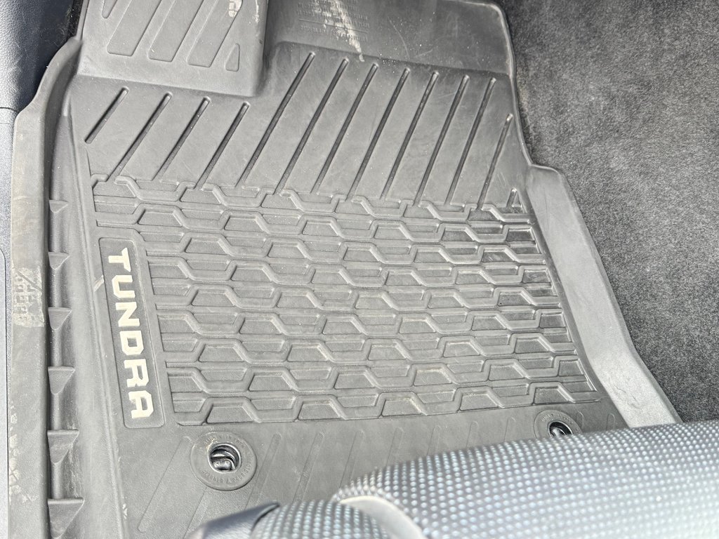 Toyota Tundra PLATINUM HYBRIDE / TOWING PACKAGE / LIFT KIT + PNEUS WRANGLER / ATTACHE SELETTE 2023 à Thetford Mines, Québec - 46 - w1024h768px