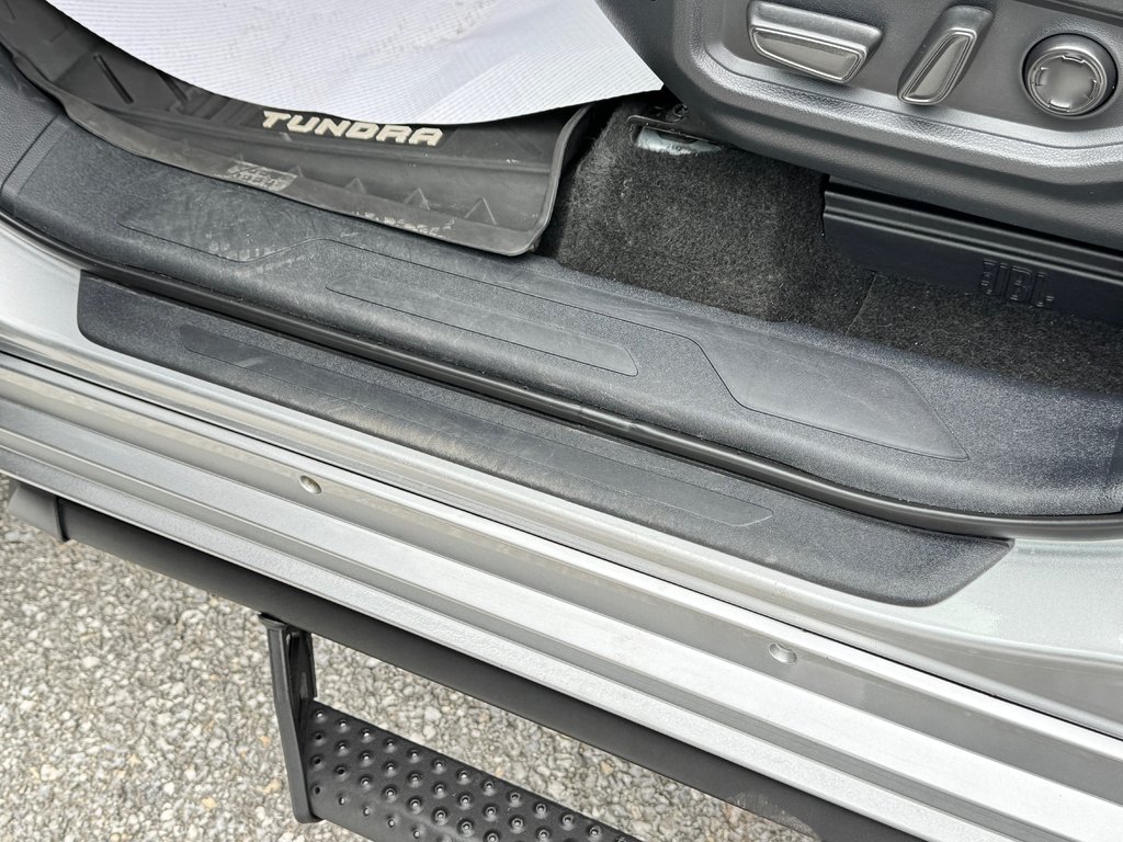 Toyota Tundra PLATINUM HYBRIDE / TOWING PACKAGE / LIFT KIT + PNEUS WRANGLER / ATTACHE SELETTE 2023 à Thetford Mines, Québec - 41 - w1024h768px