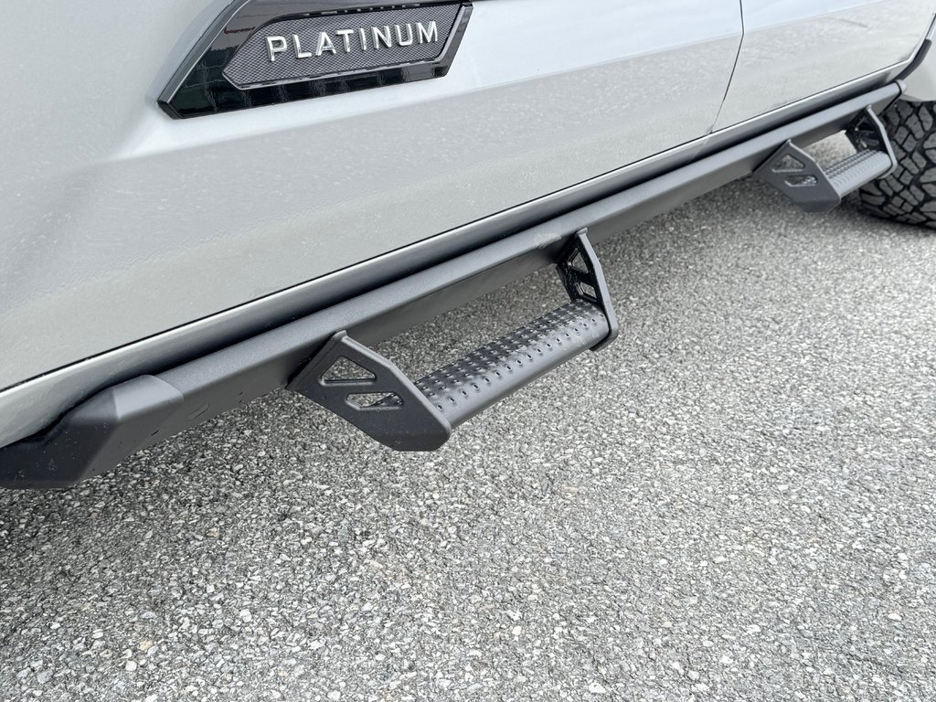Toyota Tundra PLATINUM HYBRIDE / TOWING PACKAGE / LIFT KIT + PNEUS WRANGLER / ATTACHE SELETTE 2023 à Thetford Mines, Québec - 24 - w1024h768px
