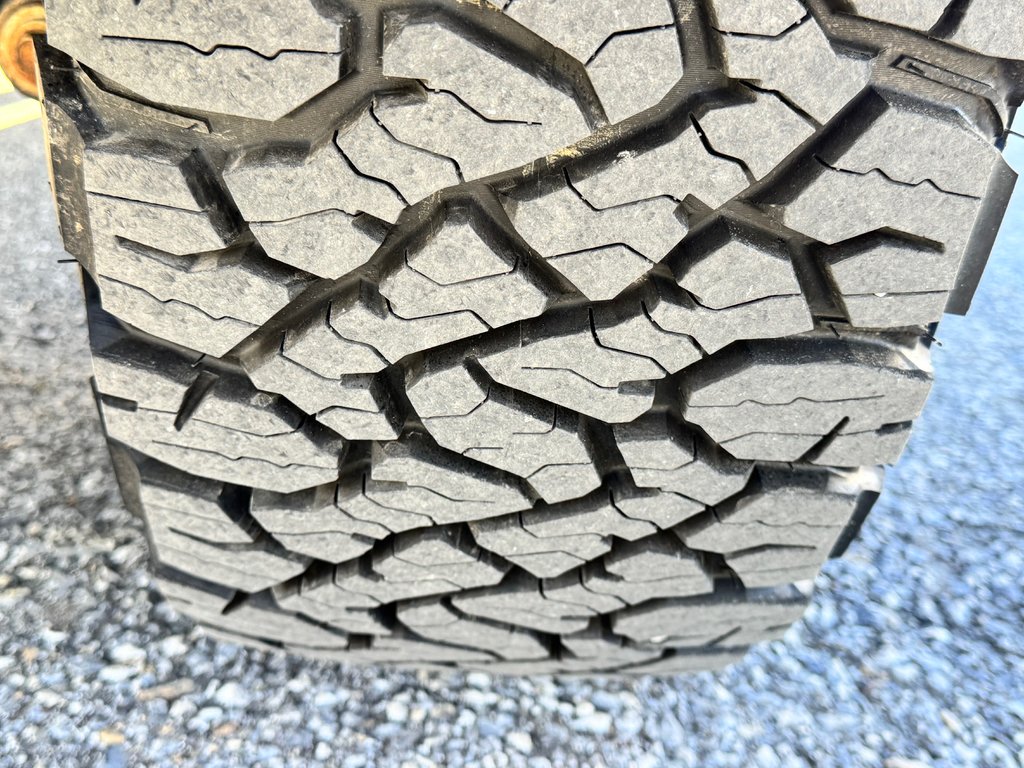2023 Toyota Tundra PATINUM 1794 HYBRID / LIFT KIT / CHROME DELETE / PEA 200 000 km / SUSPENSION RENFORCI - BALLON / PNEUS NEUF KO3 in Thetford Mines, Quebec - 19 - w1024h768px