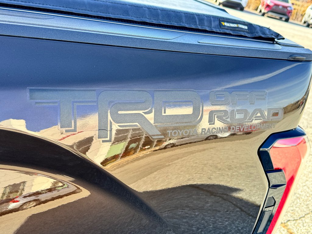 2023 Toyota Tundra PATINUM 1794 HYBRID / LIFT KIT / CHROME DELETE / PEA 200 000 km / SUSPENSION RENFORCI - BALLON / PNEUS NEUF KO3 in Thetford Mines, Quebec - 25 - w1024h768px