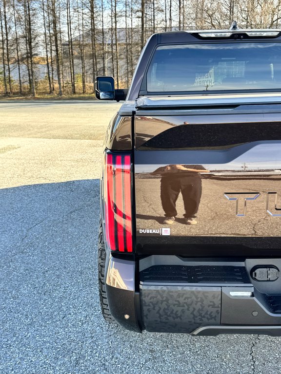 2023 Toyota Tundra PATINUM 1794 HYBRID / LIFT KIT / CHROME DELETE / PEA 200 000 km / SUSPENSION RENFORCI - BALLON / PNEUS NEUF KO3 in Thetford Mines, Quebec - 26 - w1024h768px