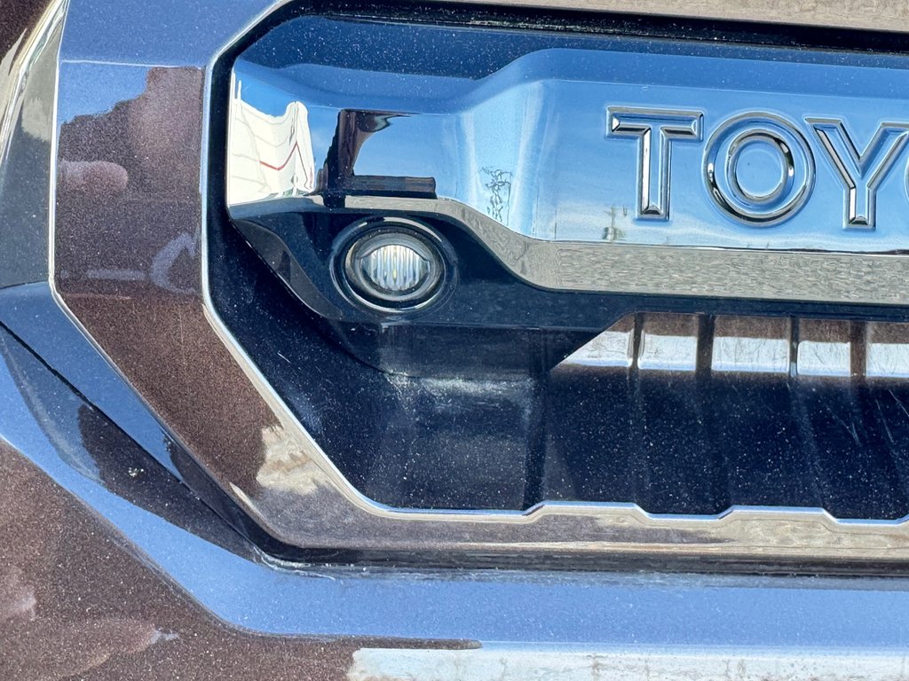 2023 Toyota Tundra PATINUM 1794 HYBRID / LIFT KIT / CHROME DELETE / PEA 200 000 km / SUSPENSION RENFORCI - BALLON / PNEUS NEUF KO3 in Thetford Mines, Quebec - 28 - w1024h768px