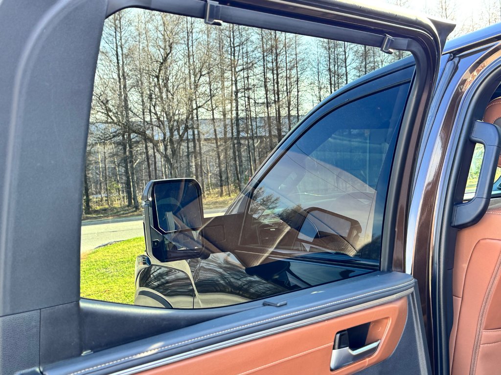 2023 Toyota Tundra PATINUM 1794 HYBRID / LIFT KIT / CHROME DELETE / PEA 200 000 km / SUSPENSION RENFORCI - BALLON / PNEUS NEUF KO3 in Thetford Mines, Quebec - 84 - w1024h768px