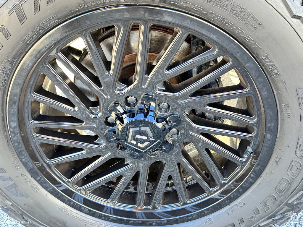 2023 Toyota Tundra PATINUM 1794 HYBRID / LIFT KIT / CHROME DELETE / PEA 200 000 km / SUSPENSION RENFORCI - BALLON / PNEUS NEUF KO3 in Thetford Mines, Quebec - 16 - w1024h768px
