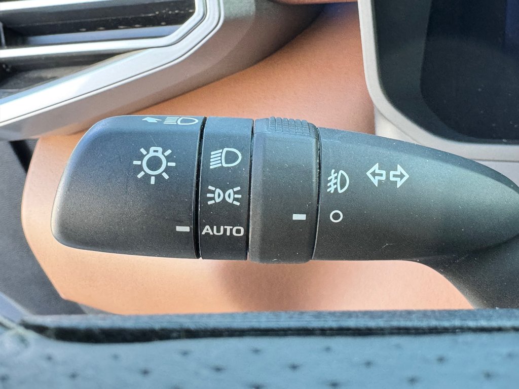 2023 Toyota Tundra PATINUM 1794 HYBRID / LIFT KIT / CHROME DELETE / PEA 200 000 km / SUSPENSION RENFORCI - BALLON / PNEUS NEUF KO3 in Thetford Mines, Quebec - 49 - w1024h768px