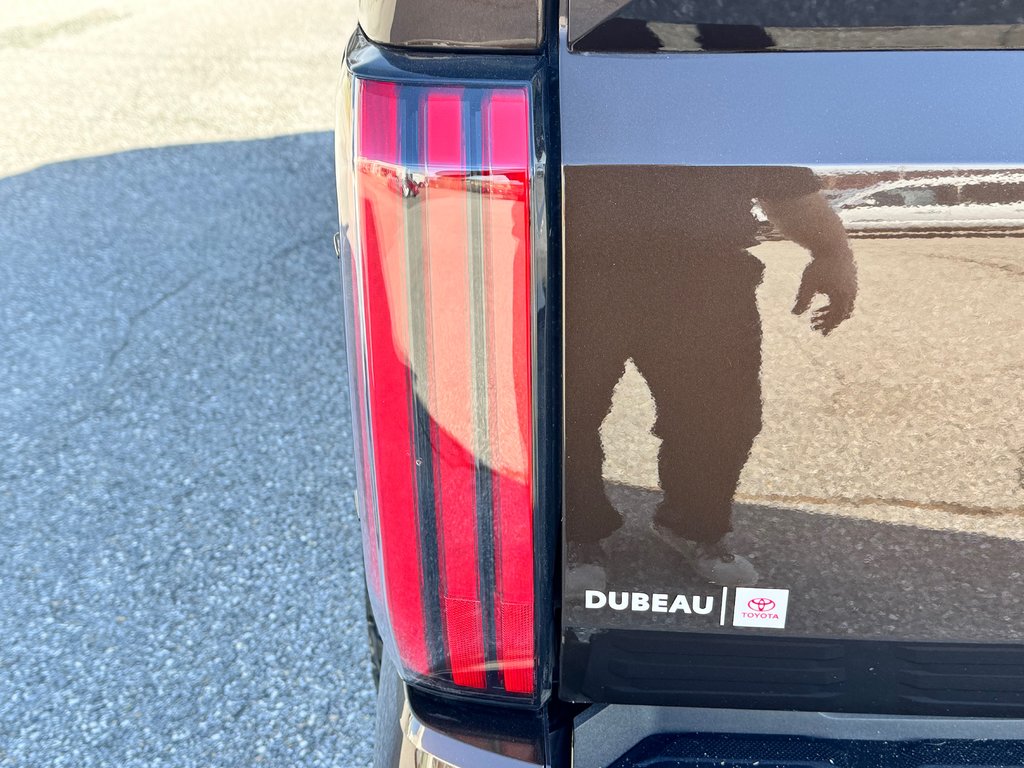 2023 Toyota Tundra PATINUM 1794 HYBRID / LIFT KIT / CHROME DELETE / PEA 200 000 km / SUSPENSION RENFORCI - BALLON / PNEUS NEUF KO3 in Thetford Mines, Quebec - 27 - w1024h768px