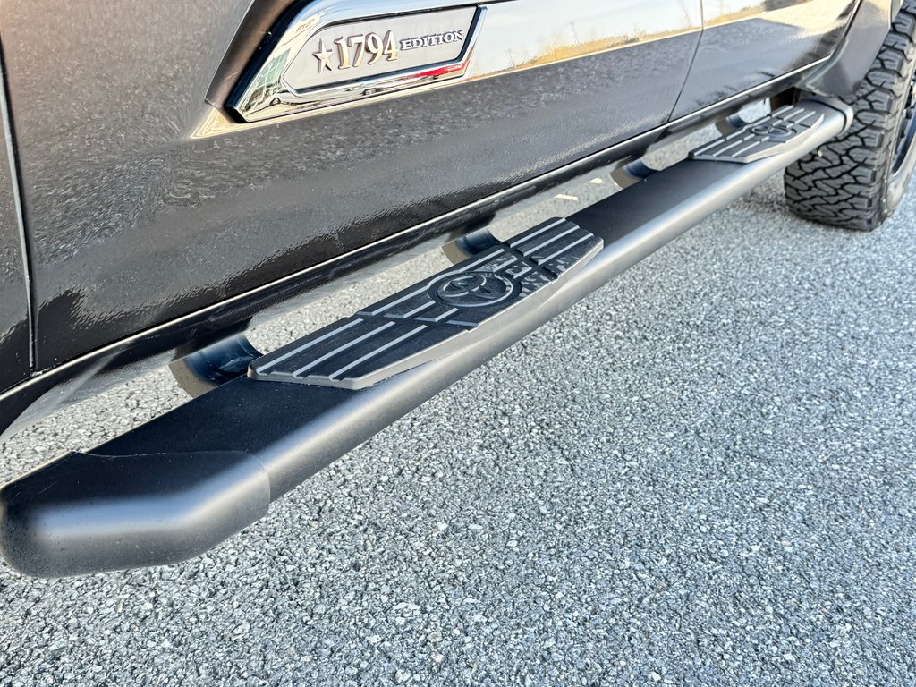 2023 Toyota Tundra PATINUM 1794 HYBRID / LIFT KIT / CHROME DELETE / PEA 200 000 km / SUSPENSION RENFORCI - BALLON / PNEUS NEUF KO3 in Thetford Mines, Quebec - 23 - w1024h768px