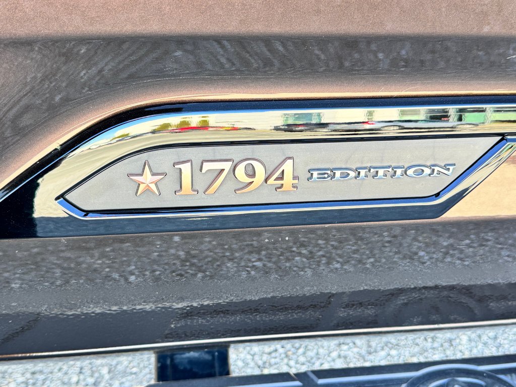2023 Toyota Tundra PATINUM 1794 HYBRID / LIFT KIT / CHROME DELETE / PEA 200 000 km / SUSPENSION RENFORCI - BALLON / PNEUS NEUF KO3 in Thetford Mines, Quebec - 24 - w1024h768px