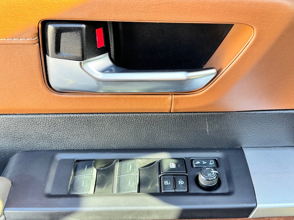 2023 Toyota Tundra PATINUM 1794 HYBRID / LIFT KIT / CHROME DELETE / PEA 200 000 km / SUSPENSION RENFORCI - BALLON / PNEUS NEUF KO3 in Thetford Mines, Quebec - 36 - w1024h768px