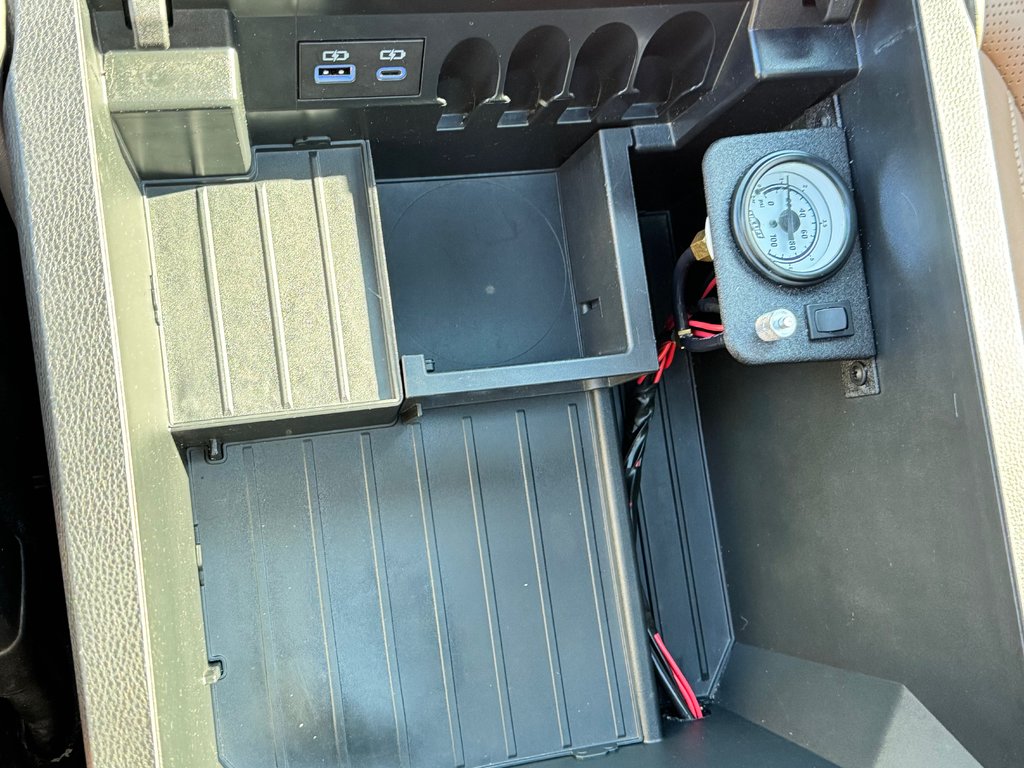 2023 Toyota Tundra PATINUM 1794 HYBRID / LIFT KIT / CHROME DELETE / PEA 200 000 km / SUSPENSION RENFORCI - BALLON / PNEUS NEUF KO3 in Thetford Mines, Quebec - 68 - w1024h768px
