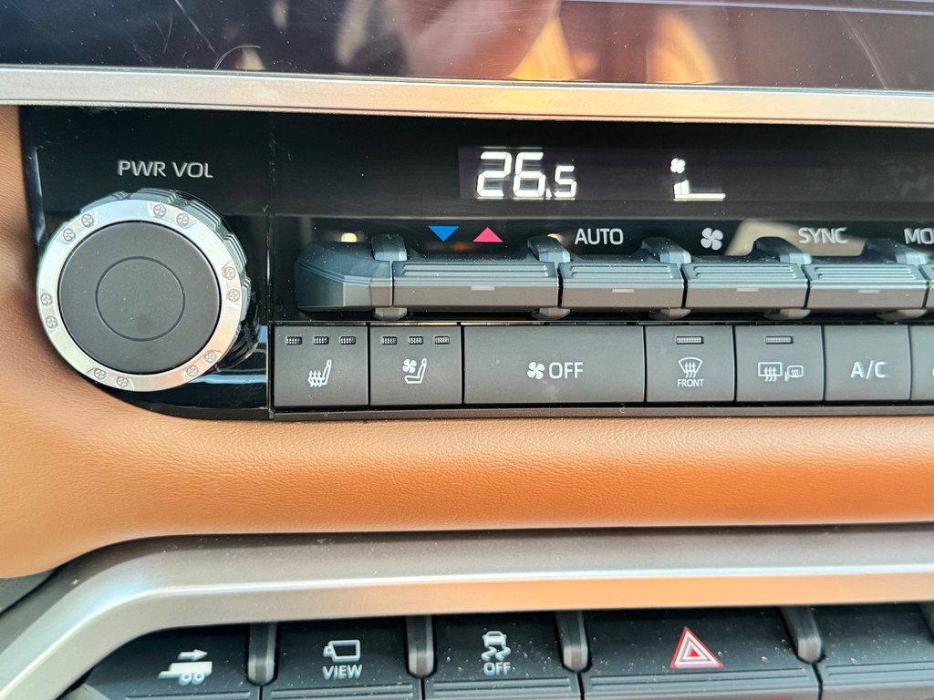 2023 Toyota Tundra PATINUM 1794 HYBRID / LIFT KIT / CHROME DELETE / PEA 200 000 km / SUSPENSION RENFORCI - BALLON / PNEUS NEUF KO3 in Thetford Mines, Quebec - 56 - w1024h768px