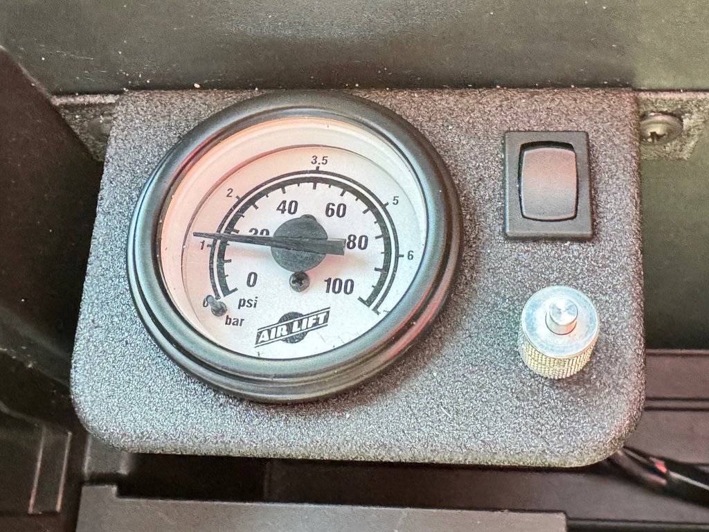 2023 Toyota Tundra PATINUM 1794 HYBRID / LIFT KIT / CHROME DELETE / PEA 200 000 km / SUSPENSION RENFORCI - BALLON / PNEUS NEUF KO3 in Thetford Mines, Quebec - 69 - w1024h768px