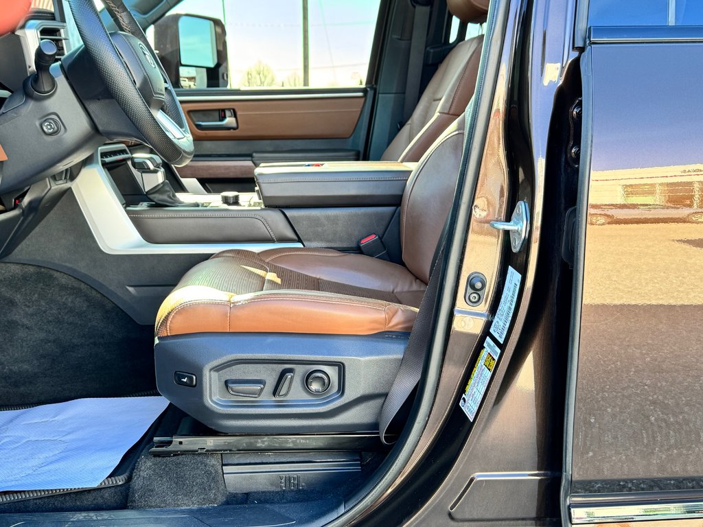 2023 Toyota Tundra PATINUM 1794 HYBRID / LIFT KIT / CHROME DELETE / PEA 200 000 km / SUSPENSION RENFORCI - BALLON / PNEUS NEUF KO3 in Thetford Mines, Quebec - 40 - w1024h768px