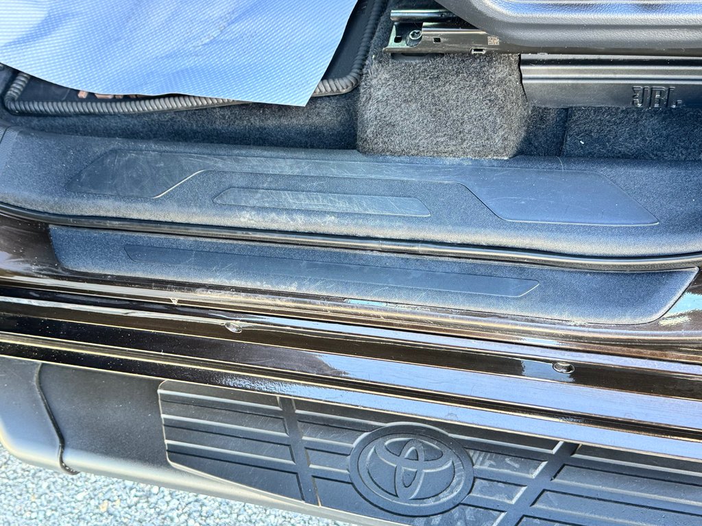 2023 Toyota Tundra PATINUM 1794 HYBRID / LIFT KIT / CHROME DELETE / PEA 200 000 km / SUSPENSION RENFORCI - BALLON / PNEUS NEUF KO3 in Thetford Mines, Quebec - 41 - w1024h768px