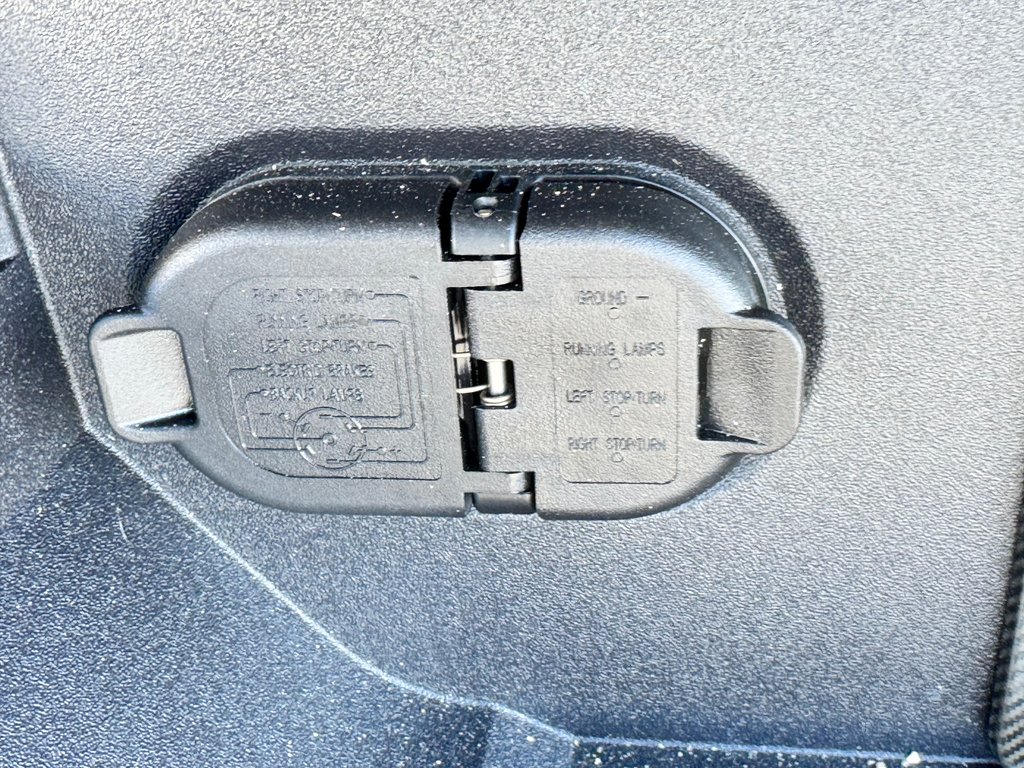 2023 Toyota Tundra PATINUM 1794 HYBRID / LIFT KIT / CHROME DELETE / PEA 200 000 km / SUSPENSION RENFORCI - BALLON / PNEUS NEUF KO3 in Thetford Mines, Quebec - 29 - w1024h768px