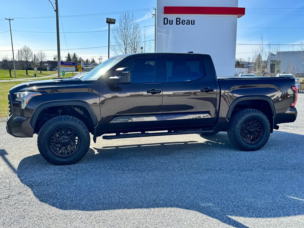 2023 Toyota Tundra PATINUM 1794 HYBRID / LIFT KIT / CHROME DELETE / PEA 200 000 km / SUSPENSION RENFORCI - BALLON / PNEUS NEUF KO3 in Thetford Mines, Quebec - 7 - w1024h768px